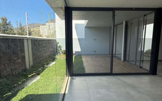 Casa moderna con acabados de lujo en Tres Marías