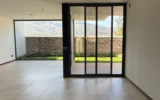 Casa moderna con acabados de lujo en Tres Marías