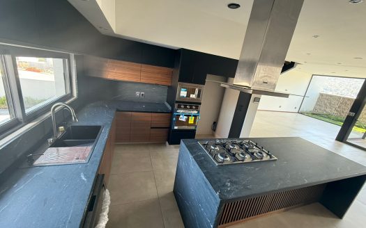 Casa moderna con acabados de lujo en Tres Marías