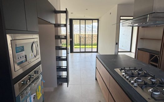 Casa moderna con acabados de lujo en Tres Marías