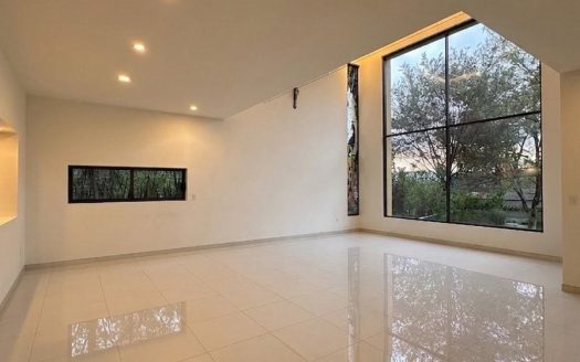 Residencia de lujo con vista boscosa – Altozano