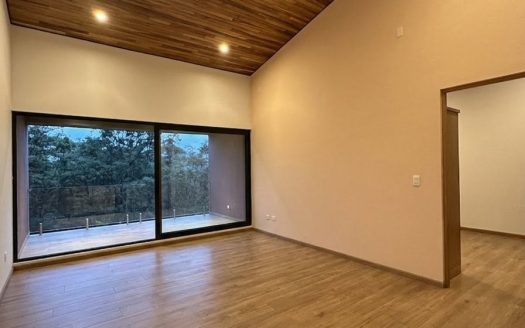 Residencia de lujo con vista boscosa – Altozano