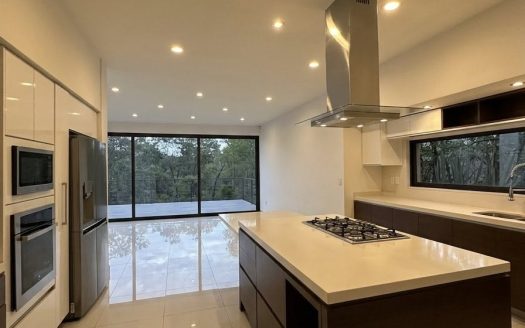 Residencia de lujo con vista boscosa – Altozano
