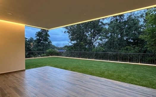 Residencia de lujo con vista boscosa – Altozano