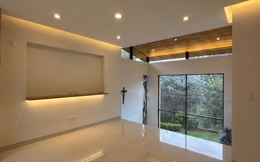 Residencia de lujo con vista boscosa – Altozano