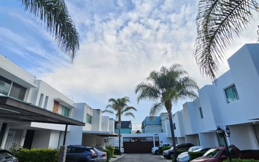 Casa en venta coto privado – Col. Insurgentes