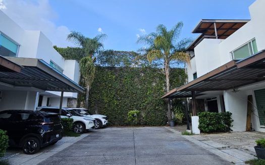 Casa en venta coto privado – Col. Insurgentes